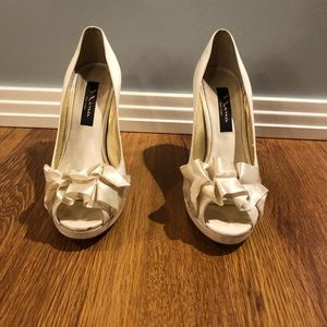 White wedding shoes - size 7